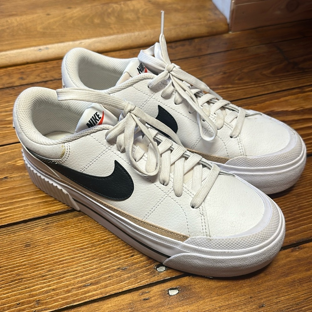 Nike Women's Court Legacy Lift